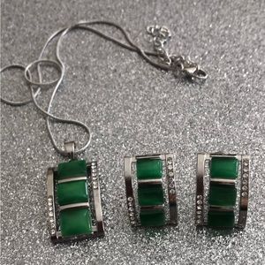 104. NEW Necklace & Earrings Jewelry Set